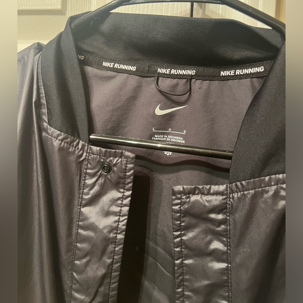 Women’s Nike running windbreaker size L - Picture 4 of 8